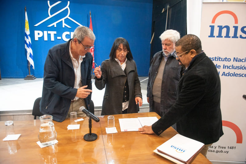 Presidente de Inisa firma convenio