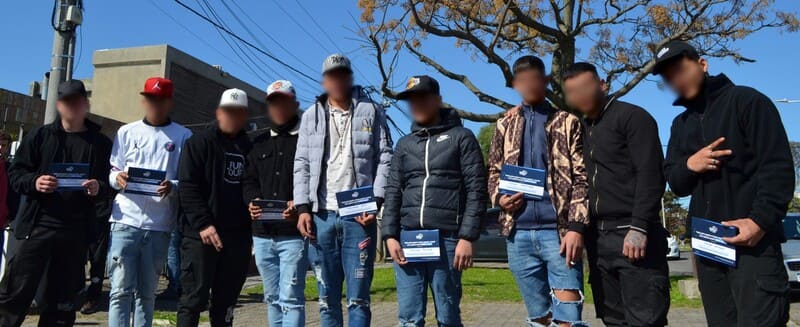 Jóvenes con su diploma