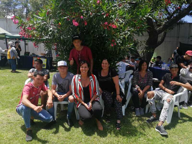 Presidente de Olivera y jóvenes en la expo