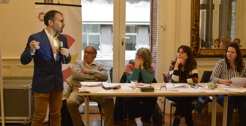 Dr. Mariano Montenegro exponiendo